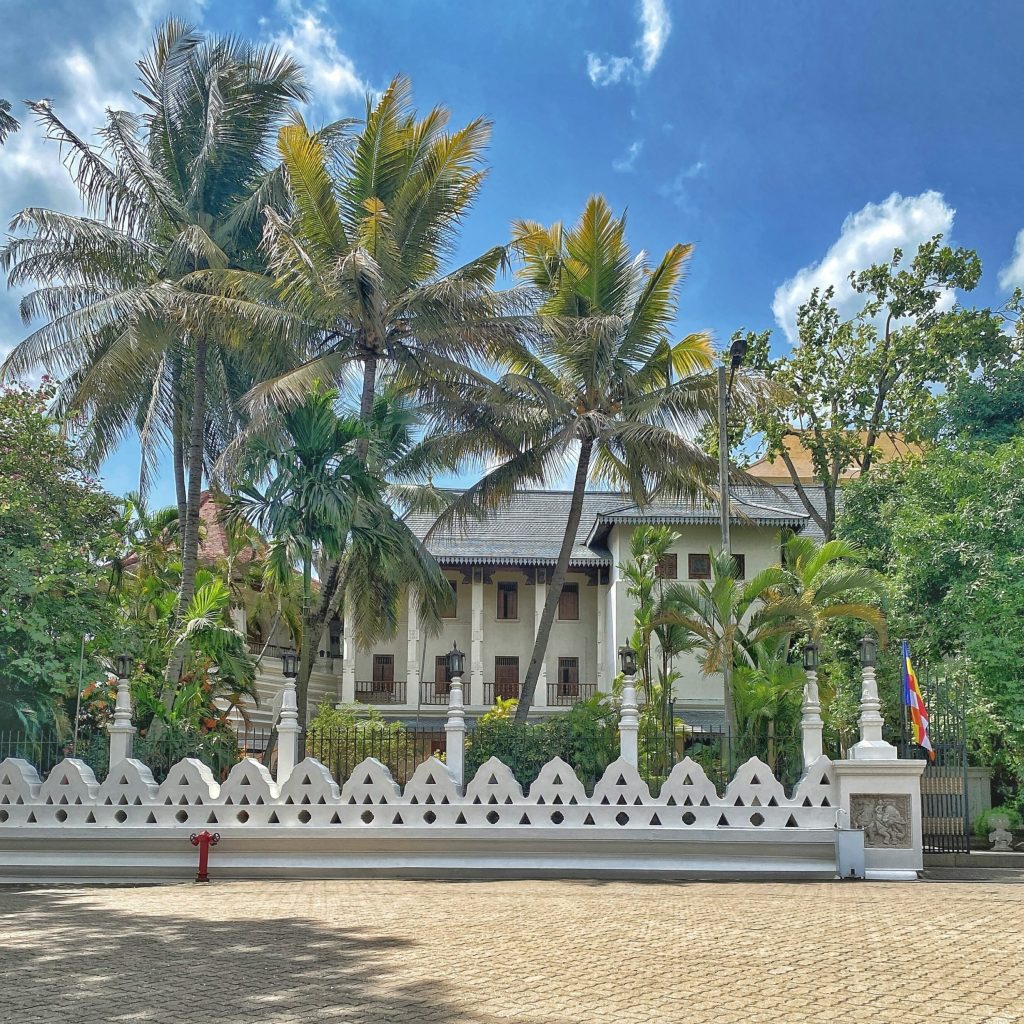 Sri Lanka Scenic Landscape Tour: Hills, Coasts, and Ancient Wonders