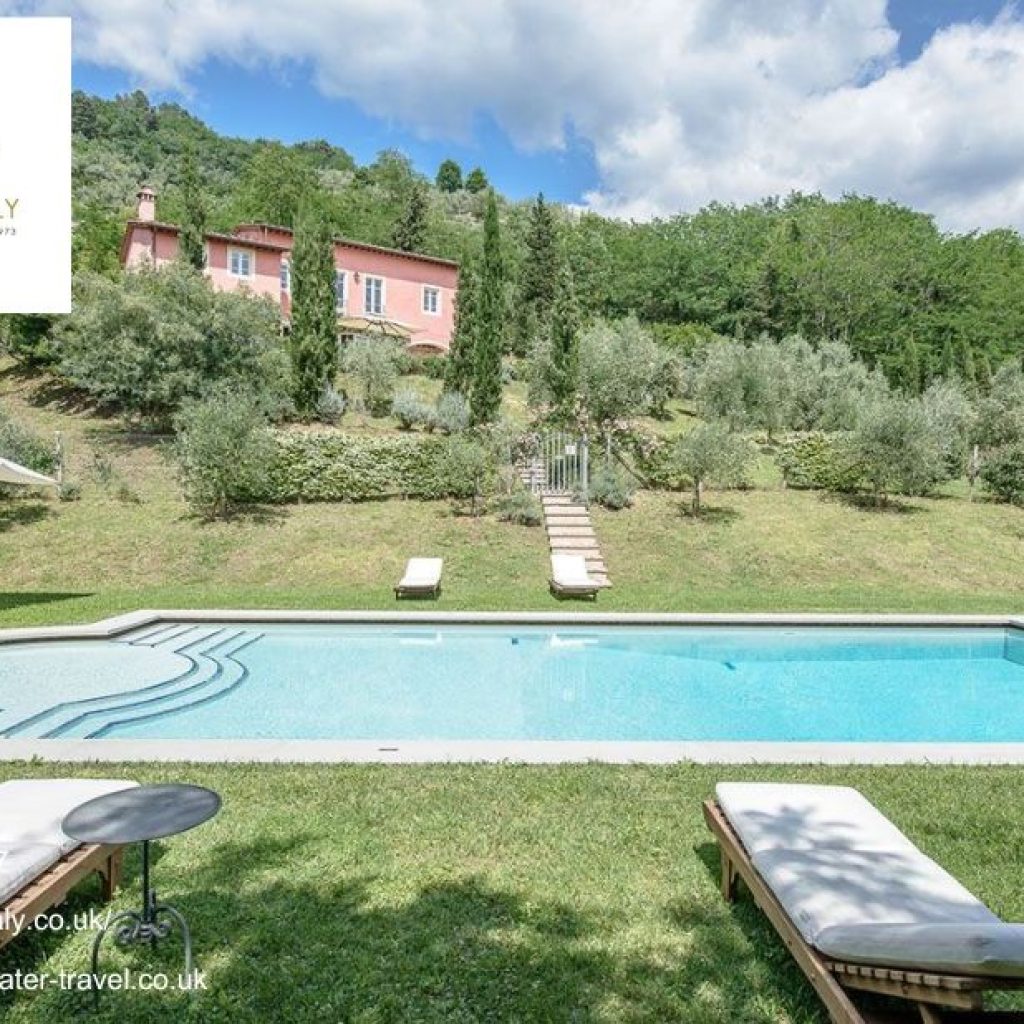 Spacious Tuscan Villa: 9 Bedrooms Near Certaldo for Groups