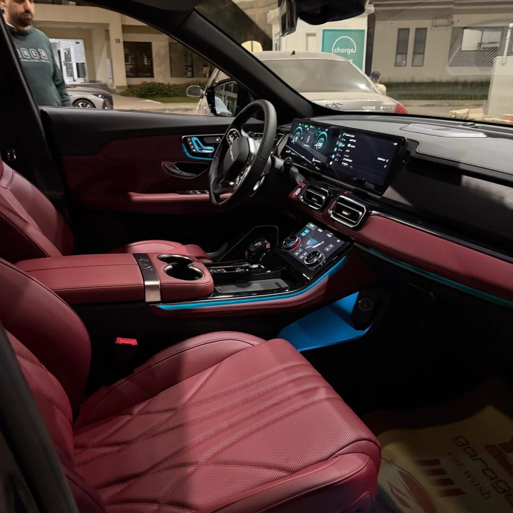 Smooth arrivals in Cairo: reliable airport shuttles and transfers