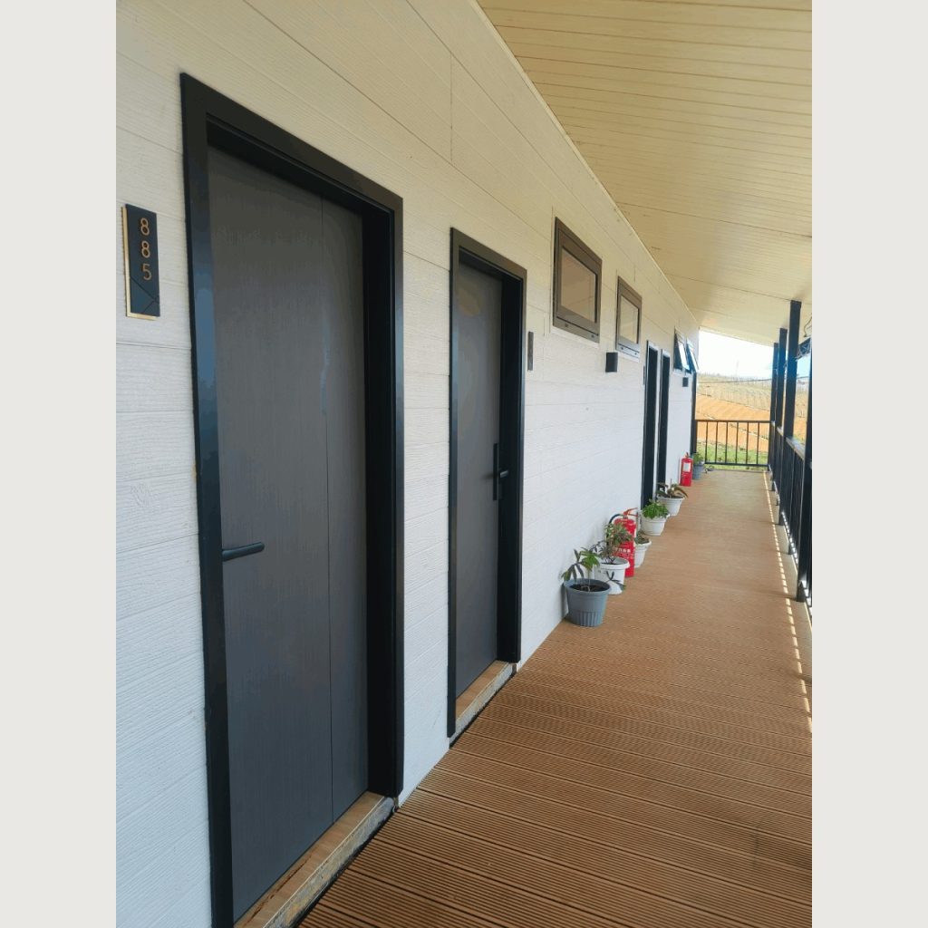 Spacious Sabah Family Retreat: 2-Bedroom Villa Experience