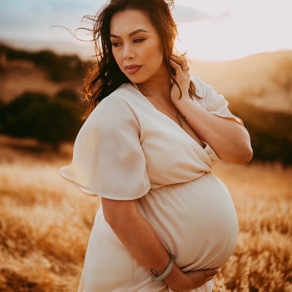 Capturing Expectant Moments with a Bay Area Portrait Expert