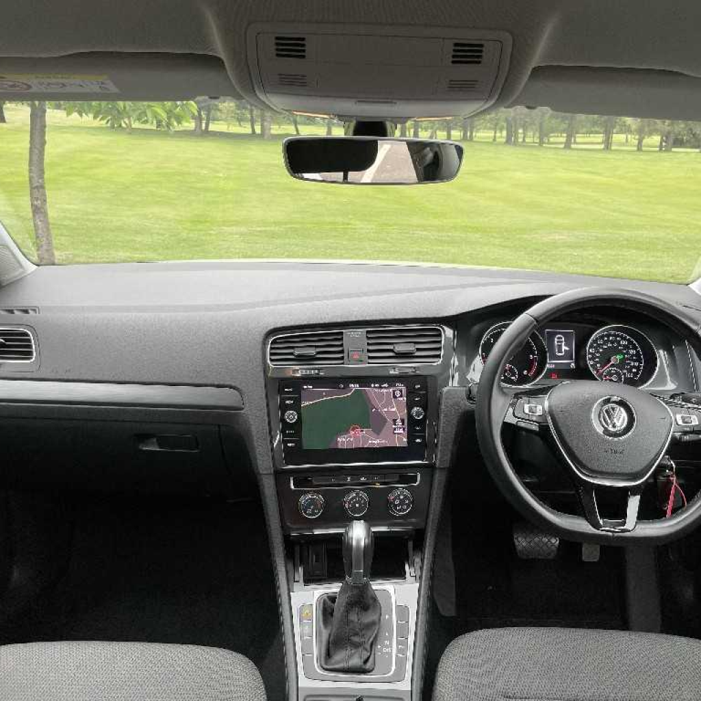 Top Driving School in Cambridge for Confident Learners