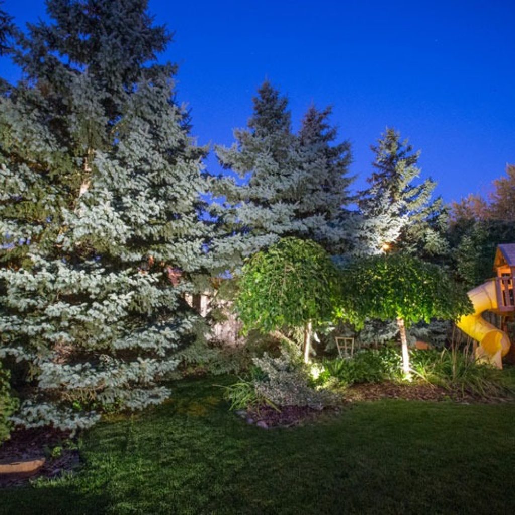 Illuminated walkways: chic ideas for safe, stylish outdoor spaces