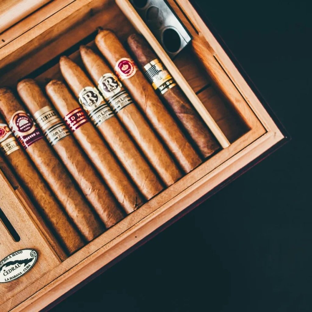 Premium cigars at your fingertips: discreet online orders for connoisseurs Premium cigars at your fingertips: discreet online orders for connoisseurs