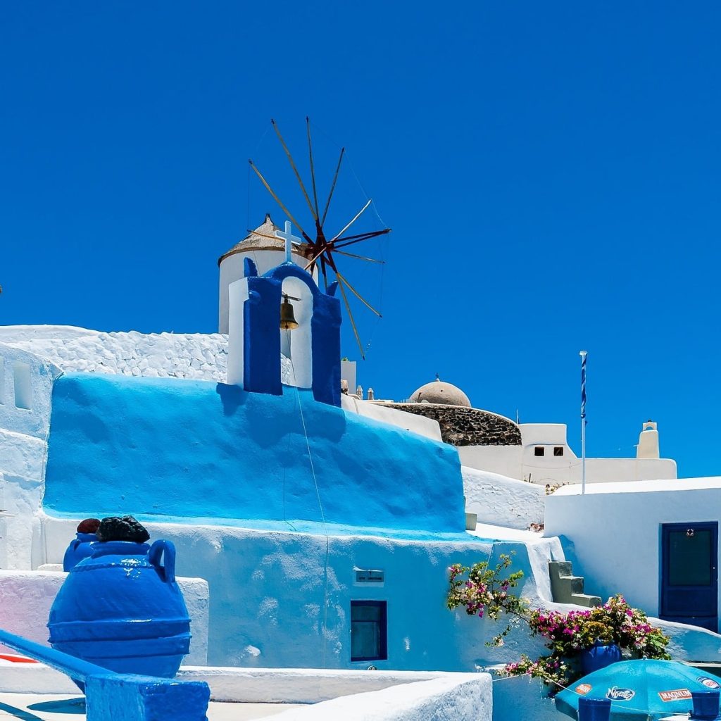 Discover Expert Santorini Tours and Bespoke Island Experiences