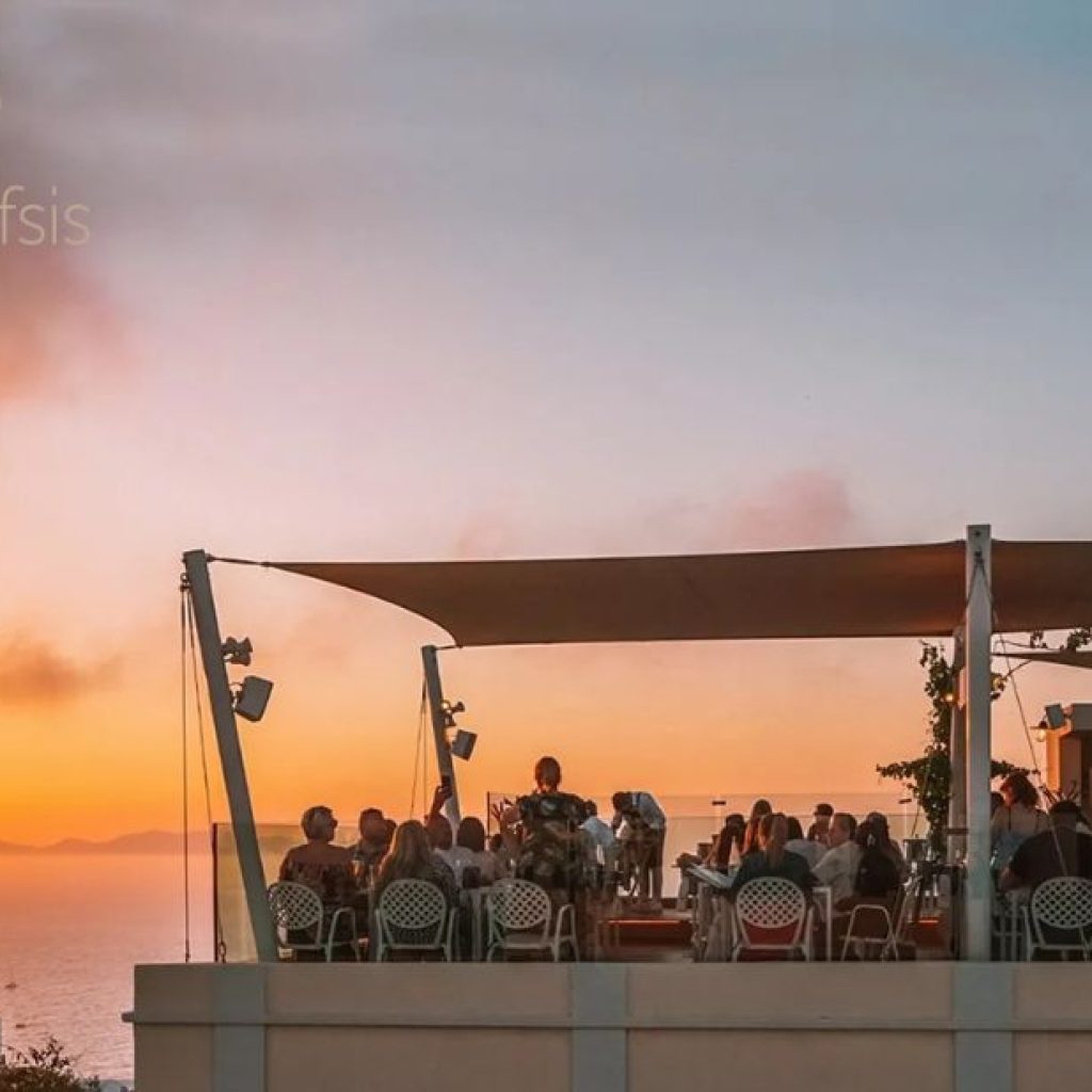 Rise & Dine: Morning Delights in Santorini’s Culinary Style Rise & Dine: Morning Delights in Santorini’s Culinary Style