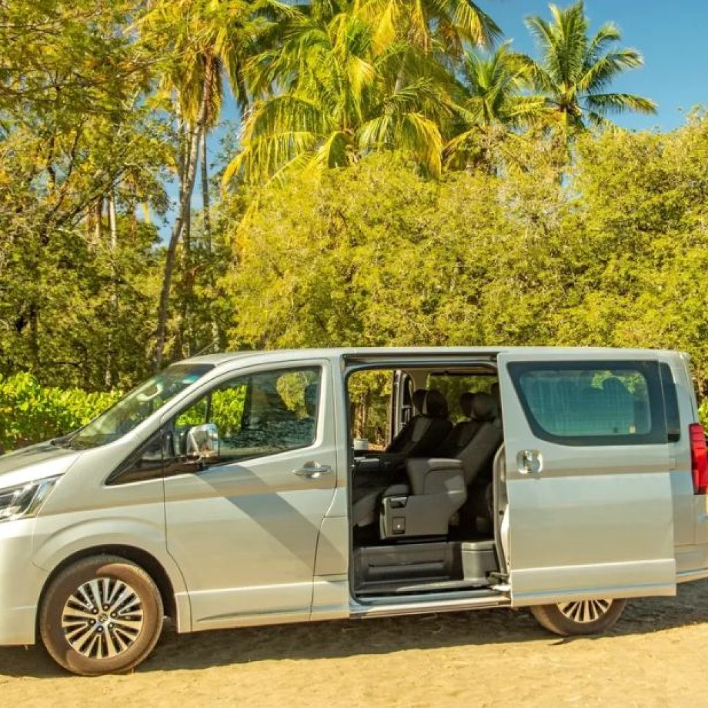 Experience Premium Travel in Costa Rica with Executive Chauffeur Services